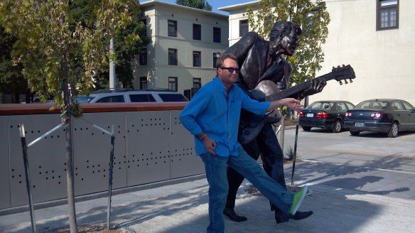 Kevin Lee Hilligoss playing the guitar like he's ringing a bell, University City, St.Louis, Mo