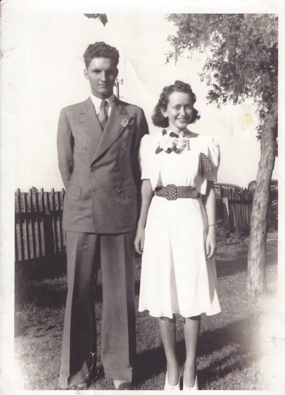 Les Hilligoss and Mary Francis Cook on their wedding day